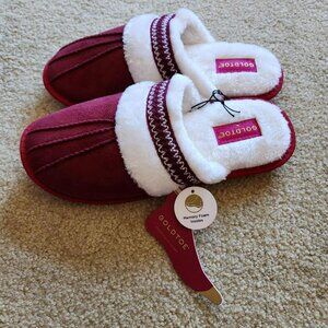 Gold Toe Women's slippers Red Faux Suede Sz 9/10 NWT Gel Memory Form Dorm Ready